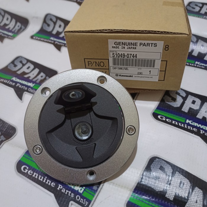 TUTUP TANGKI TENGKI TANKI ER6 ER6N ER6F ORIGINAL KAWASAKI Harga 1,462,000 rupiah*Gratis Ongkir