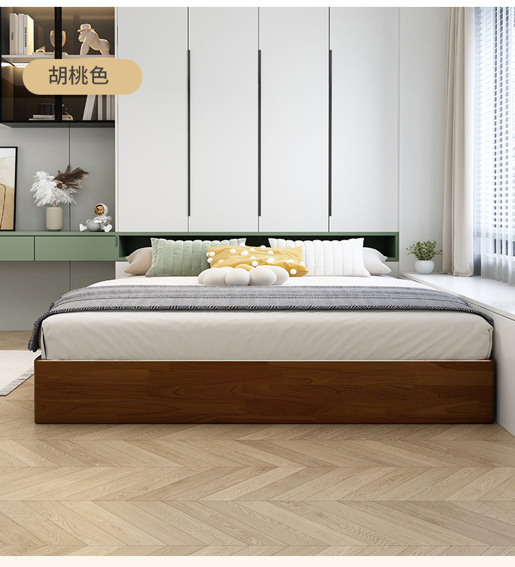 شقة صغيرة مزدوجة مع درج تخزين من حصير التاتامي بدون لوح رأسي وسرير مرتفع من الخشب الصلب قائم على الأرض