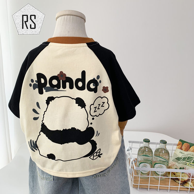 REALSELF เสื้อผ้าเด็กผช เสื้อยืดเด็กผช ลายแพนด้าน่ารัก เสื้อเชิ้ตแขนสั้นเด็กผู้ชายผ้าฝ้ายลำลองทรงหลวมและสวมใส่สบาย ราคา 144 บาท*ส่งฟรี
