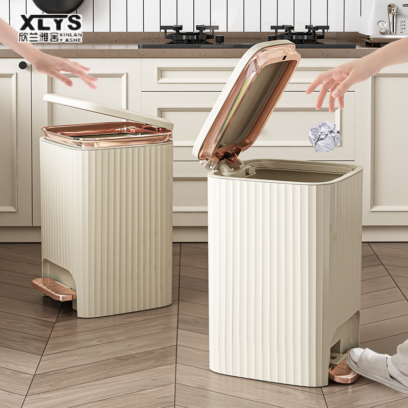 garbage can Large-capacity household kitchen trash can Waterproof trash can with cover ราคา 332 บาท*ส่งฟรี