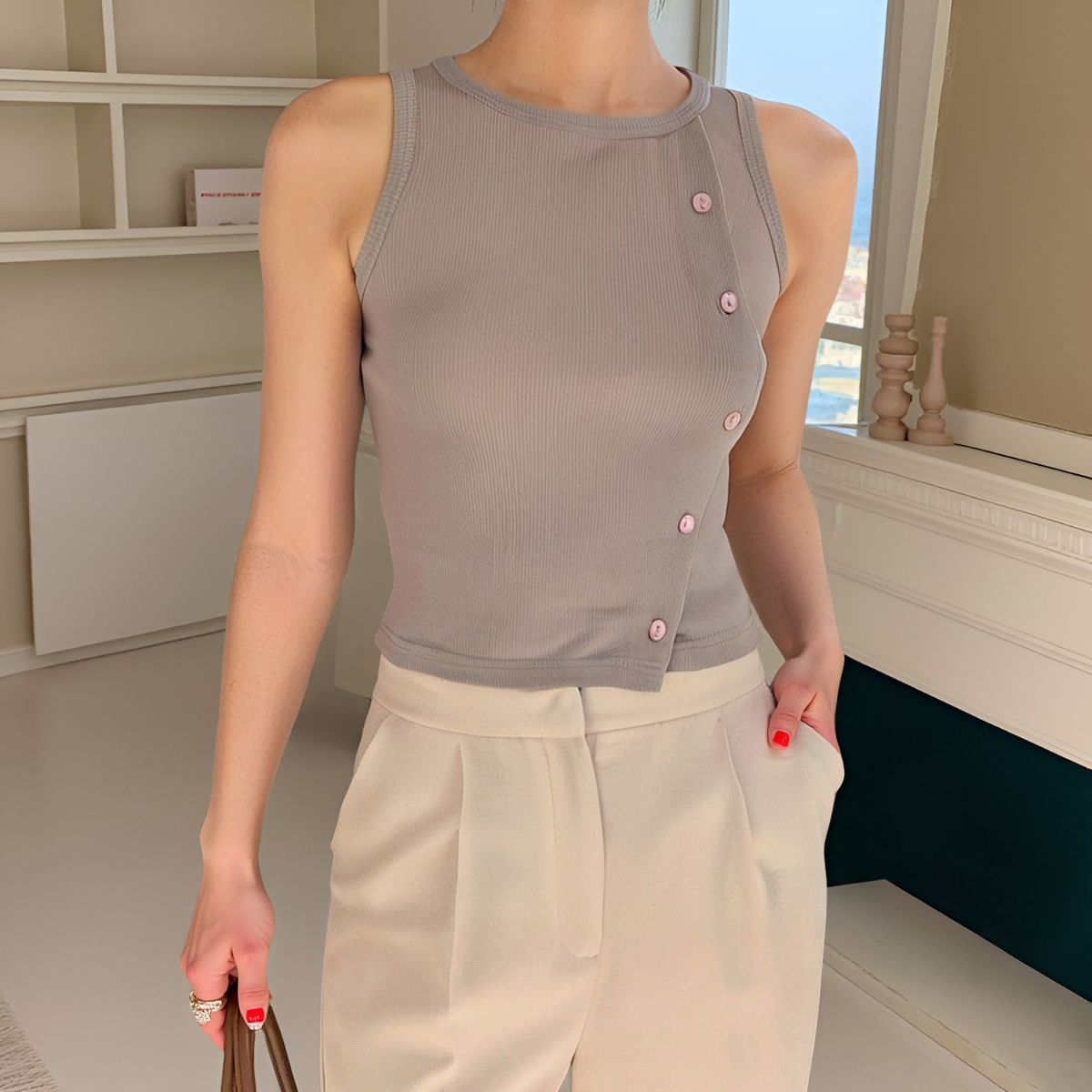 BRANCHÉ เสื้อสำหรับผู้หญิงฤดูร้อนที่ดีธรรมดาสกรูกระทู้แขนกุดคอกลมปุ่มสำนักงานเลดี้เสื้อ B250325 ราคา 110 บาท*ส่งฟรี