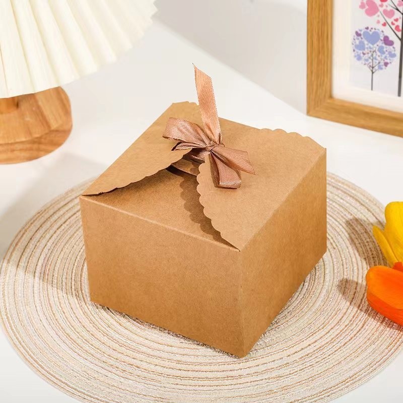 [HCM] Hộp quà sinh nhật kraft vuông nắp cài thắt nơ kèm rơm lót hộp giấy kraft mini 2 màu-Hesede