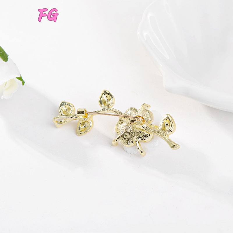 💖【Lowest price】FG Thời trang ngọc trai hoa mận hoa trâm cài cho phụ nữ quần áo áo phụ kiện trang sức quà tặng
