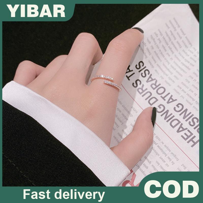 YIBAR แหวนบางเฉียบรูปแบบมินิมอลรุ่นใหม่สำหรับผู้หญิงแหวนแต่งงานประดับเพทายทรงลูกบาศก์ระยิบระยับคุณภาพสูงใช้งานได้หลากหลายเครื่องประดับแหวนสวมนิ้วสำหรับผู้หญิงเป็นของขวัญอันยอดเยี่ยม ราคา 21 บาท*ส่งฟรี
