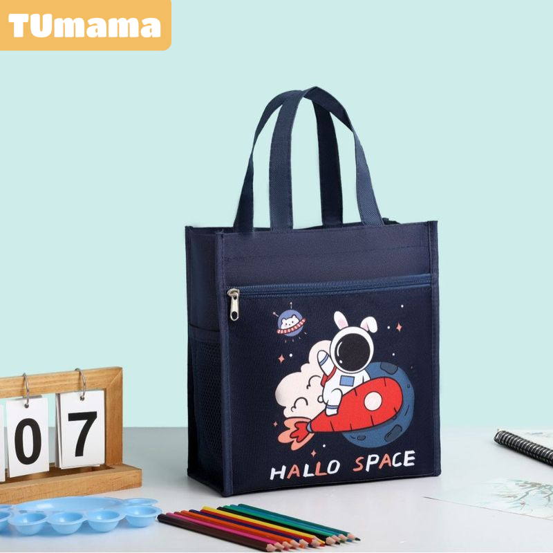 TUmama กระเป๋าใส่อาหารสำหรับเด็กลายการ์ตูนอวกาศน่ารัก ทำจากผ้าอ๊อกซ์ฟอร์ดกันน้ำ มีช่องซิปเก็บของ ราคา 98 บาท*ส่งฟรี