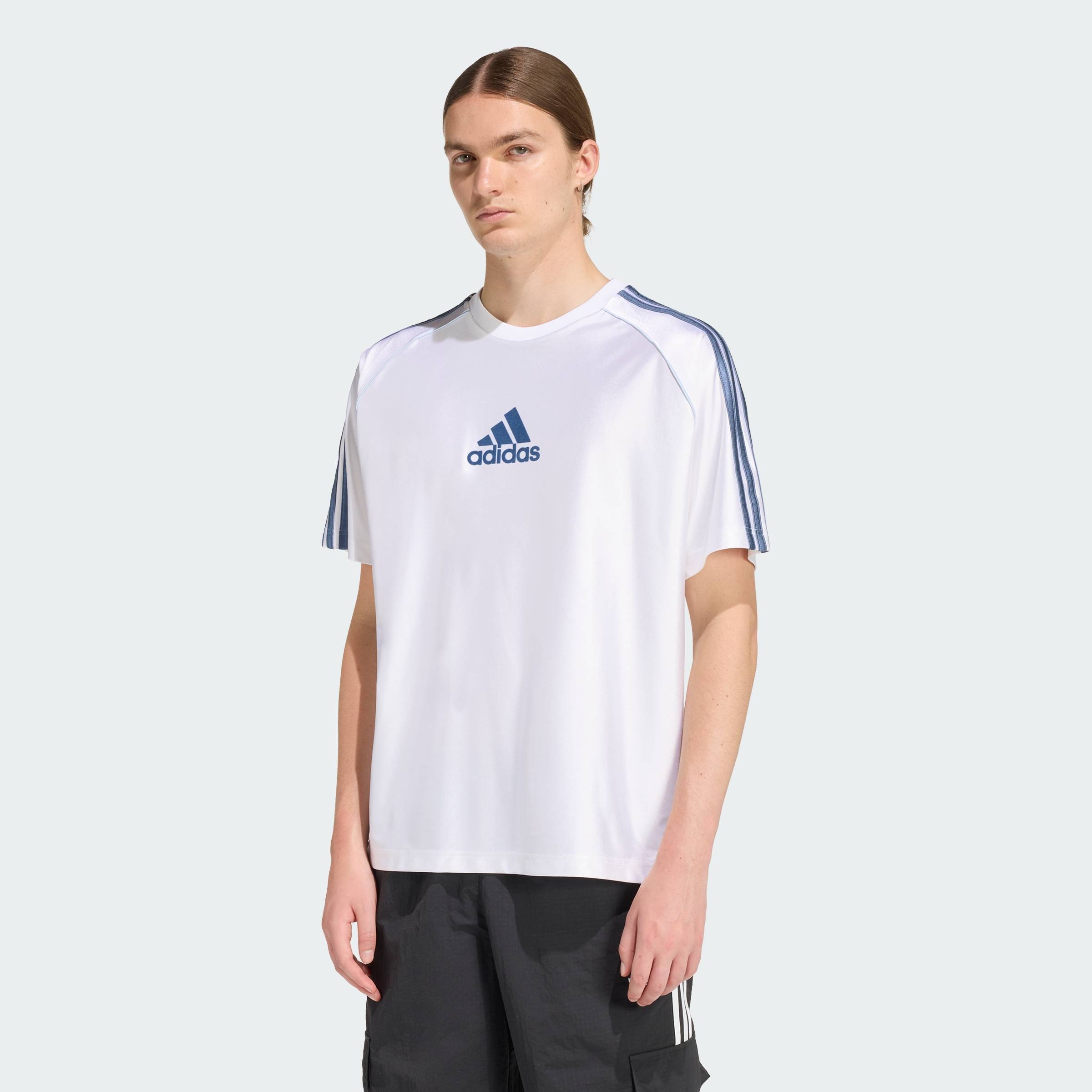 รูปสินค้า adidas ไลฟ์สไตล์ เสื้อยืด BADGE OF SPORTS ผู้ชาย สีขาว KC8624