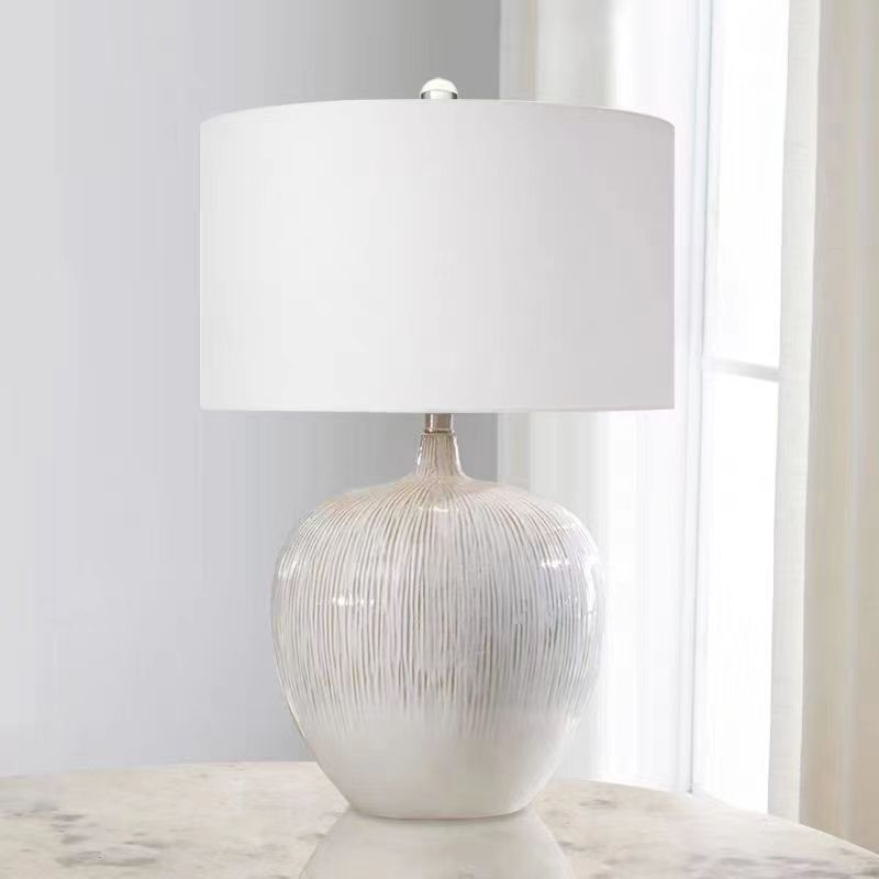 HEIKESZ simple high-end white ceramic desk lamp villa luxury designer model room living room bedroom bedside new ceramic lamp