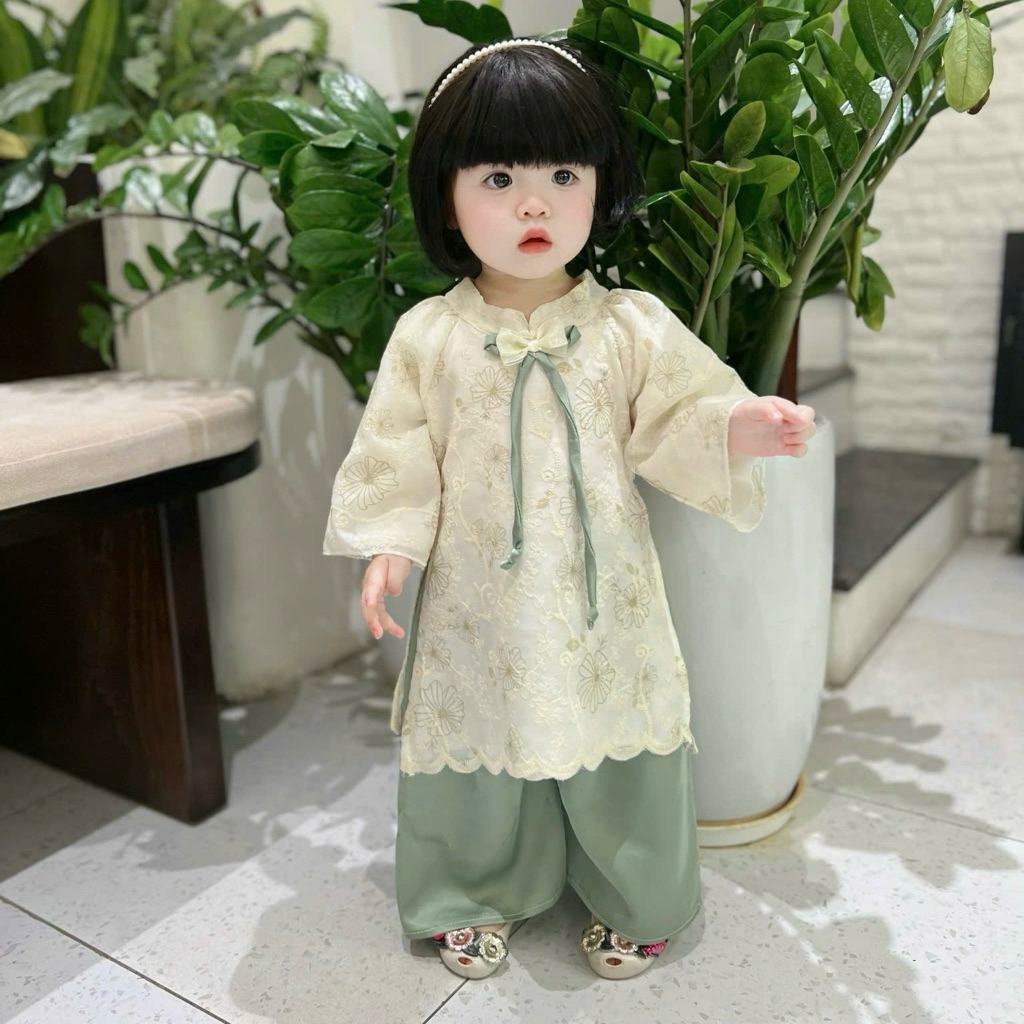 Áo Dài Xanh Thêu Hoa Quần Lụa Satin Cho Bé Kèm Cài Ngọc 5-12kg