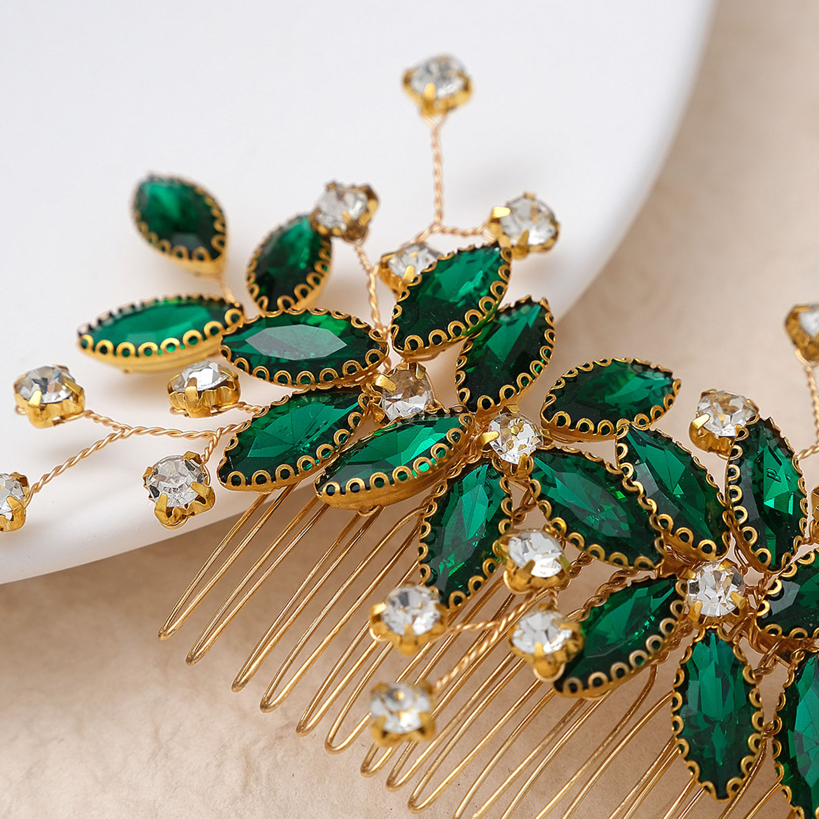 [JKLP] Green Crystal Hair Comb Wedding Bride Handmade Hair Jewelry Beads Headpiece Gliter Rhinestone Hair Accessories Fancy Hair Decor ราคา  15,515 บาท*ส่งฟรี