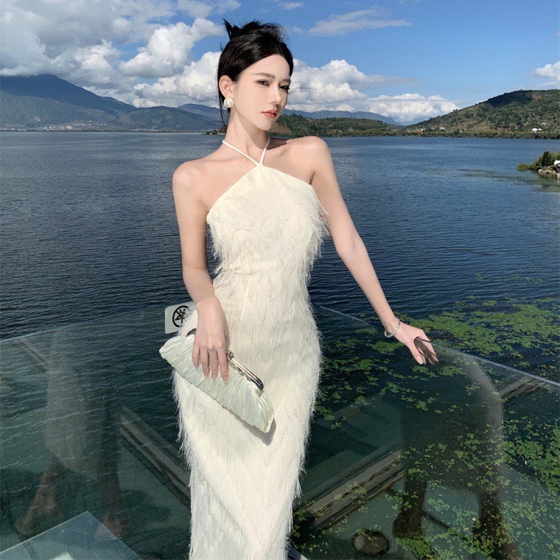 Đầm Trắng Dự Tiệc Váy Cổ Yếm Chất Vải Lông Vũ Ôm Body Phong Cách Gợi Cảm Douyin Style