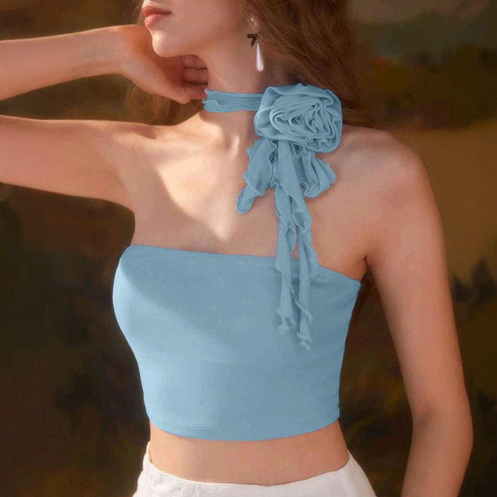 Closet Crush เสื้อครอปเกาะอก แต่งสาย แต่งดอกกุหลาบ สีฟ้า สีดำ ราคา 115 บาท*ส่งฟรี