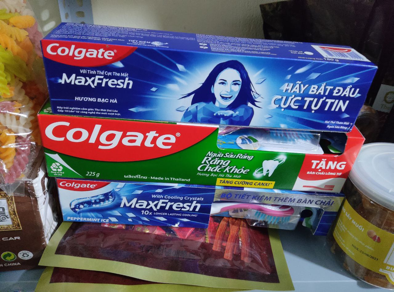 Kem đánh răng Colgate MaxFresh bạc hà the mát, Colgate ngừa sâu răng 225g/180g