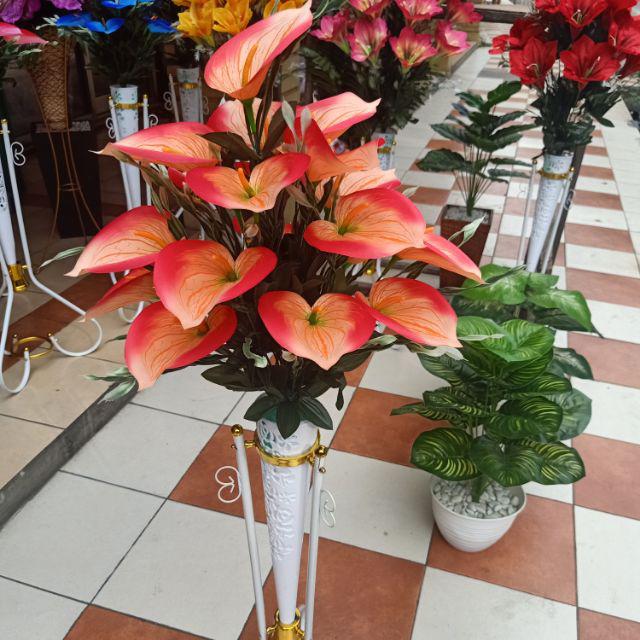 Rangkaian bunga anthurium / bunga Lilly pot dengan standing besi pajangan bunga sudut ruangan
