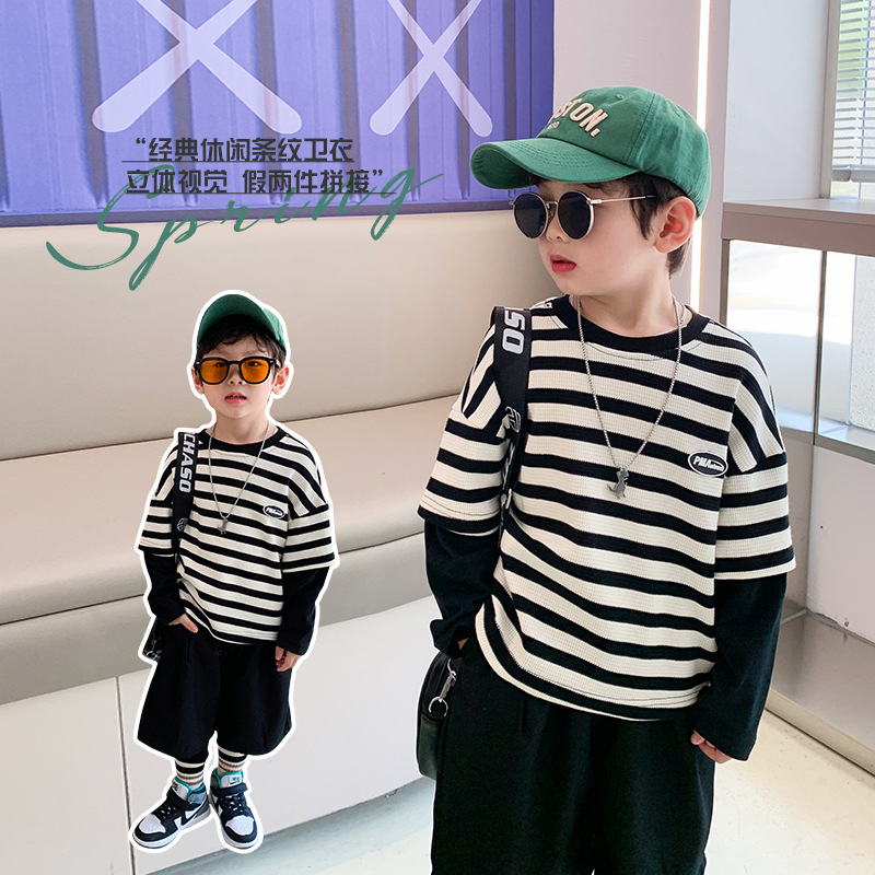 ขนาดกลางและขนาดเล็กเสื้อคลุมสเวตเตอร์หลวมไหมถักเด็กผู้ชาย2ชิ้นคอกลมลายทางสำหรับเด็ก2023ฤดูใบไม้ผลิ ราคา  700 บาท*ส่งฟรี