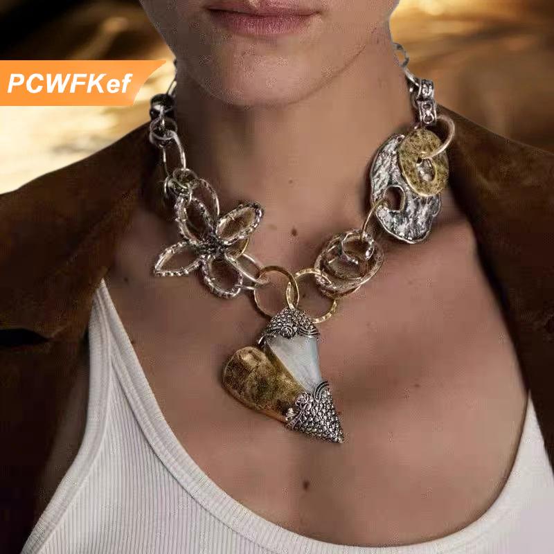 【PCWFKef】 สร้อยคอโลหะจี้หัวใจลายดอกไม้สไตล์วินเทจแบบประกบคอแบบยุคกลางสำหรับงานปาร์ตี้ของขวัญตามต้องการสำหรับผู้หญิง ราคา 231 บาท*ส่งฟรี