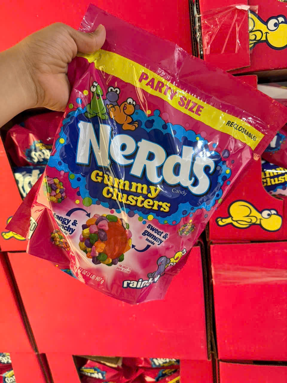 Kẹo dẻo phủ cốm cầu vồng Nerds Gummy Cluster 907g bịch to của Mỹ Kẹo Cầu Vồng Nerds Rainbow Candy