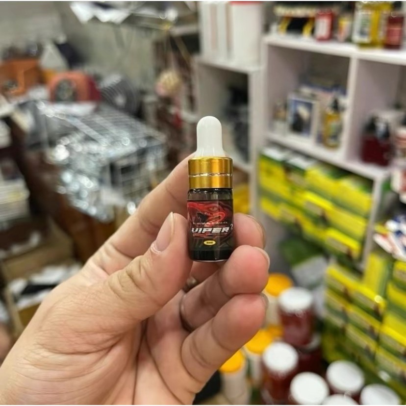 Nhỏ Rắn Tím Viper Hỗ Trợ Năng Lượng Gà Trước Khi Thi Đấu