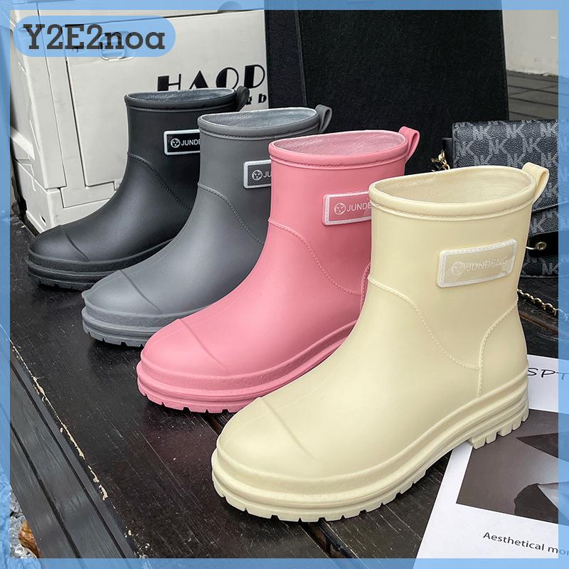 Y2E2noa รองเท้าบูทกันฝนสำหรับผู้หญิง, รองเท้าแฟชั่นกันลื่นสำหรับใช้ในห้องครัวกันน้ำ2025พื้นรองเท้านุ่ม ราคา 229 บาท*ส่งฟรี