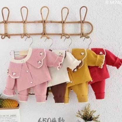 Bộ quần áo dài tay len Qc họa tiết cho bé gái size 4-12kg