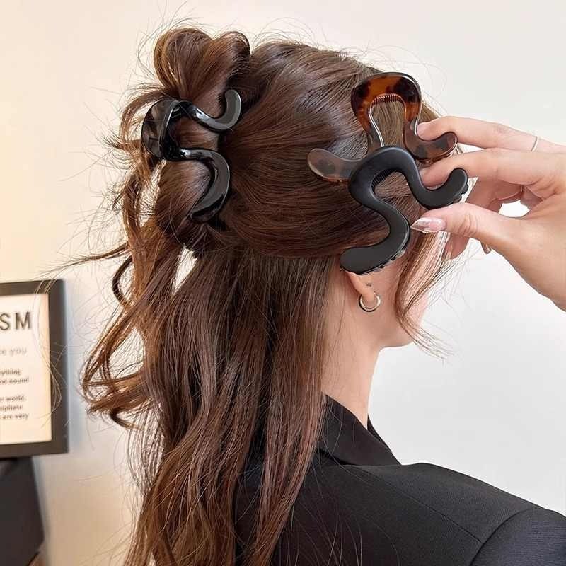 กิ๊บติดผมอะคริลิกแบบเรียบง่ายสำหรับฤดูร้อนปี 2025 สำหรับผู้หญิง กิ๊บติดผมทรงหางม้าสูง เครื่องประดับแฟชั่นเกาหลี ราคา 2 บาท*ส่งฟรี