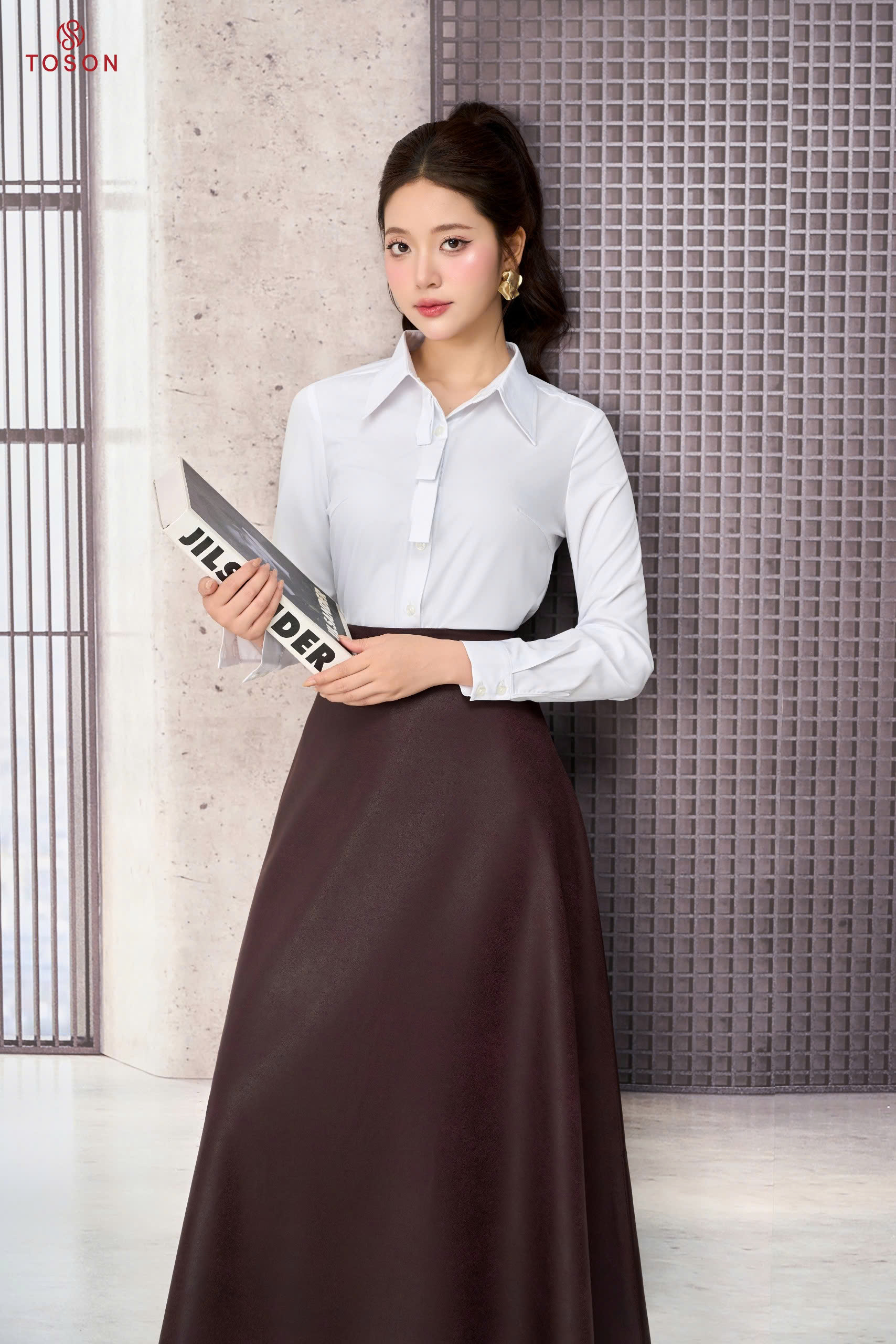 Áo cổ đức thô trắng dài tay xếp nơ 12144W06 Toson