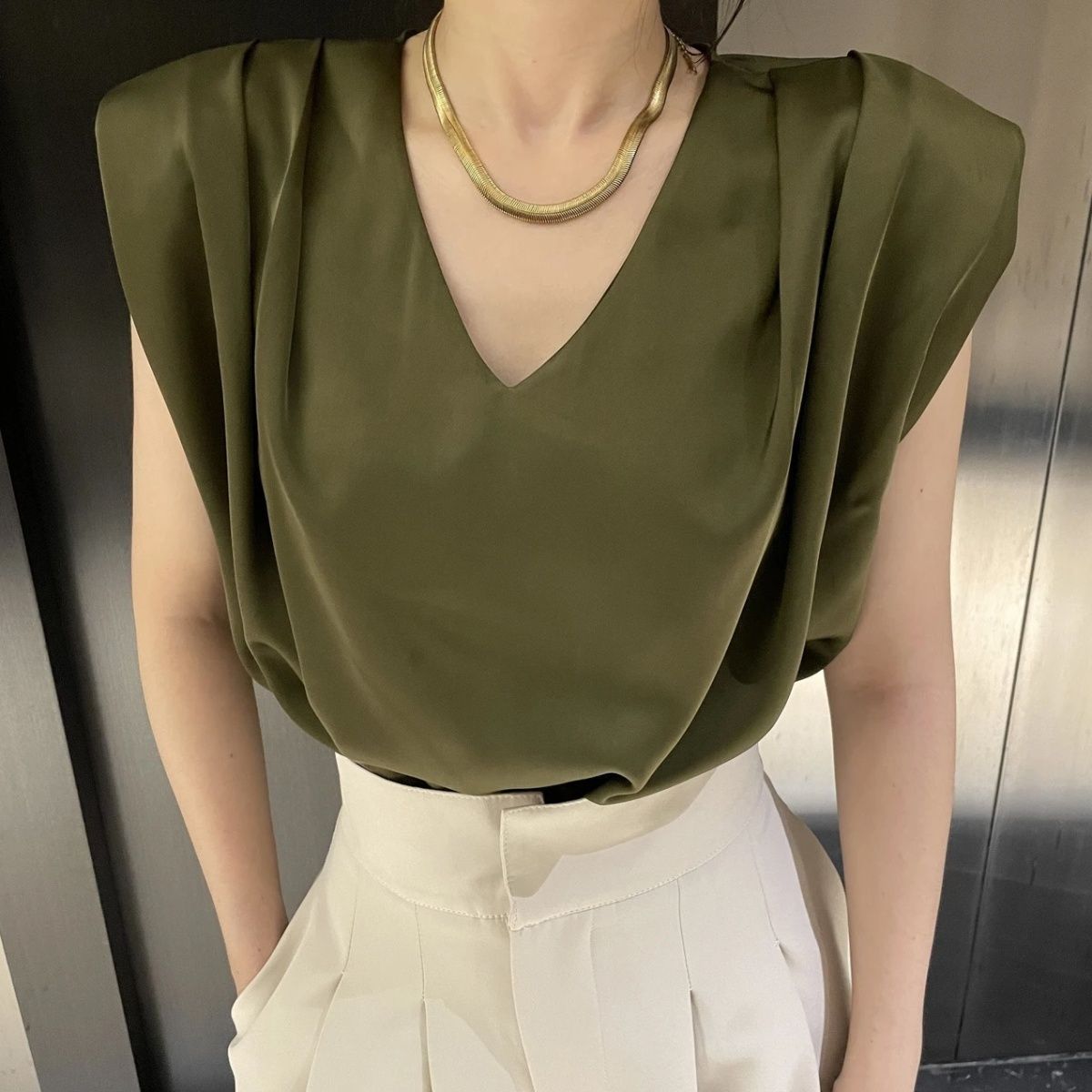 Luxqlo Áo kiểu màu đỏ thời trang nữ lỏng lẻo áo không tay phong cách Hàn Quốc văn phòng V cổ áo sơ m