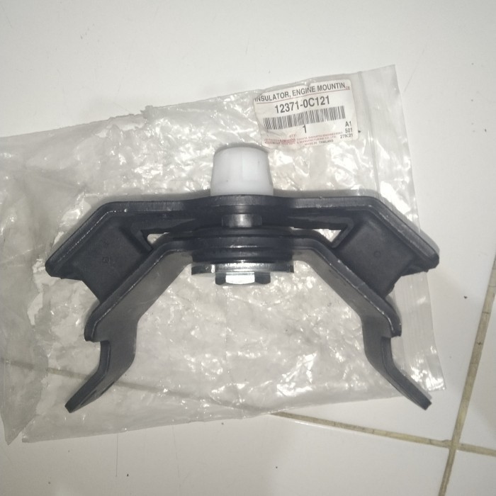 Engine Mounting transmisi belakang Fortuner Diesel Bensin 12371-0C121 Harga 740,000 rupiah*Gratis Ongkir