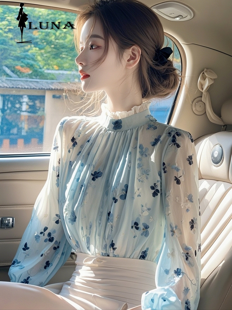  LUNAáo girl phố nữ dép nữ xinh váy nữ đẹp đi chơi 2025 Mới siêu đẹp độc đáo Pháp nhỏ hương thơm cao cấp cảm giác màu xanh in cao cổ áo áo crotop nữ kiểu rẻ vô đố 