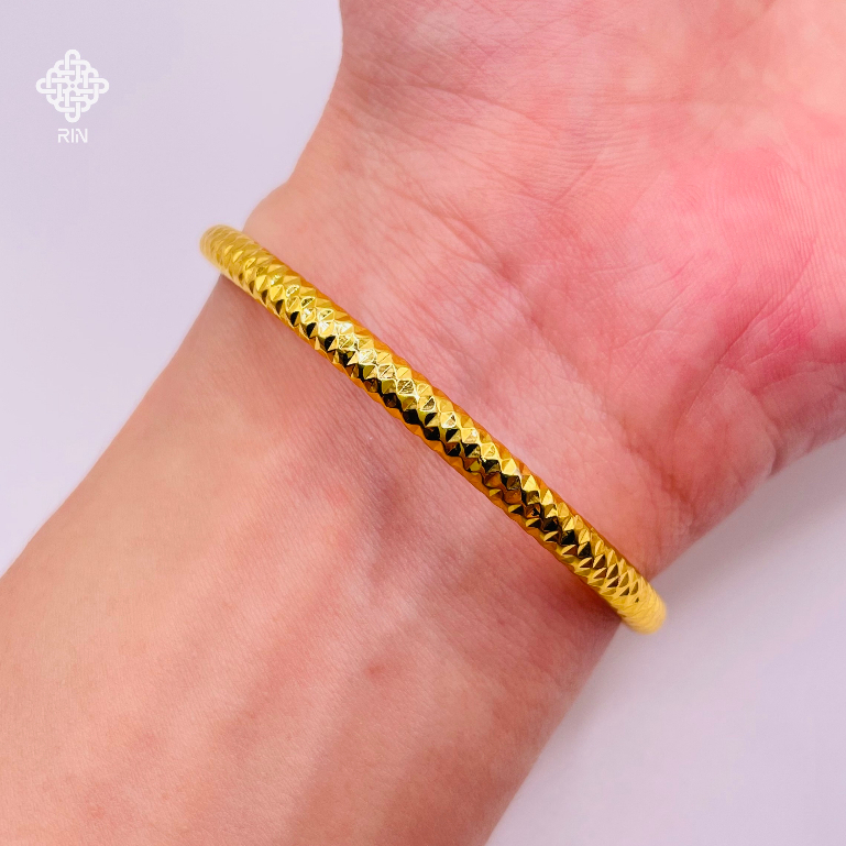 Vòng tay vàng trơn titan Lắc tay vàng trơn titan giả màu vàng 18k không phai màu TRANGSUCMOILUATUOI.