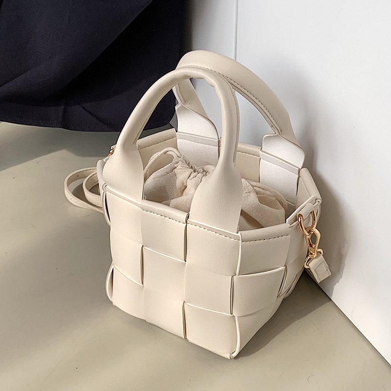 Bucket bag, women's bag, crossbody bag, fashionable woven bag, handbag