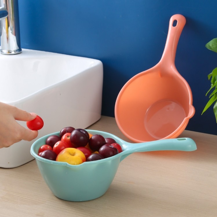 ขันน้ำ มีด้ามจับถนัดมือ ขันน้ำพลาสติค เกรดA ขันน้ำด้ามยาว มี 2 ขนาด ขันตักน้ำพลาสติกแบบมีด้ามจับ ขันพลาสติก ขันมีด้าม ขันห้องน้ำ ขันตักน้ำ ขันอาบน้ำ สีสดใส สวยงาม ขันมีด้าม ขันห้องน้ำ ขันตักน้ำ กระบวย ขันอาบน้ำ ขันสงกรานต์ ราคา 12 บาท*ส่งฟรี