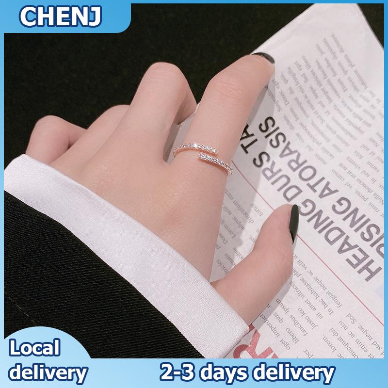 CHENJ แหวนบางเฉียบรูปแบบมินิมอลรุ่นใหม่สำหรับผู้หญิงแหวนแต่งงานประดับเพทายทรงลูกบาศก์ระยิบระยับคุณภาพสูงใช้งานได้หลากหลายเครื่องประดับแหวนสวมนิ้วสำหรับผู้หญิงเป็นของขวัญอันยอดเยี่ยม ราคา 25 บาท*ส่งฟรี