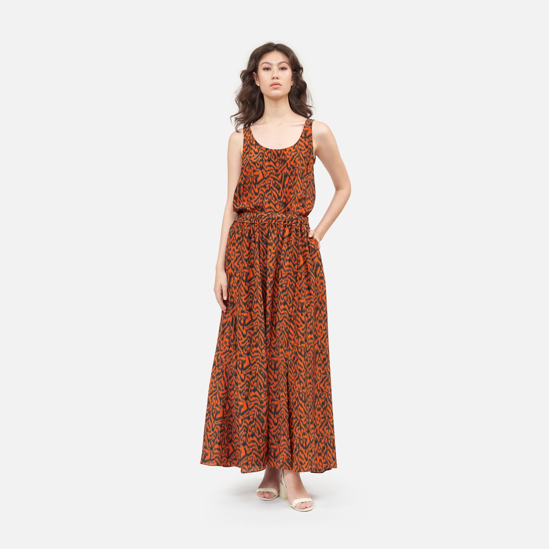 Ikat Silk Crepe Classic Tank Top - Orange/Black ราคา 1,950 บาท*ส่งฟรี
