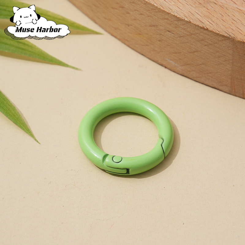 Muse Harbor คลิปรูปวงกลมโลหะสปริงสำหรับกุญแจและสายโทรศัพท์ ราคา 5 บาท*ส่งฟรี