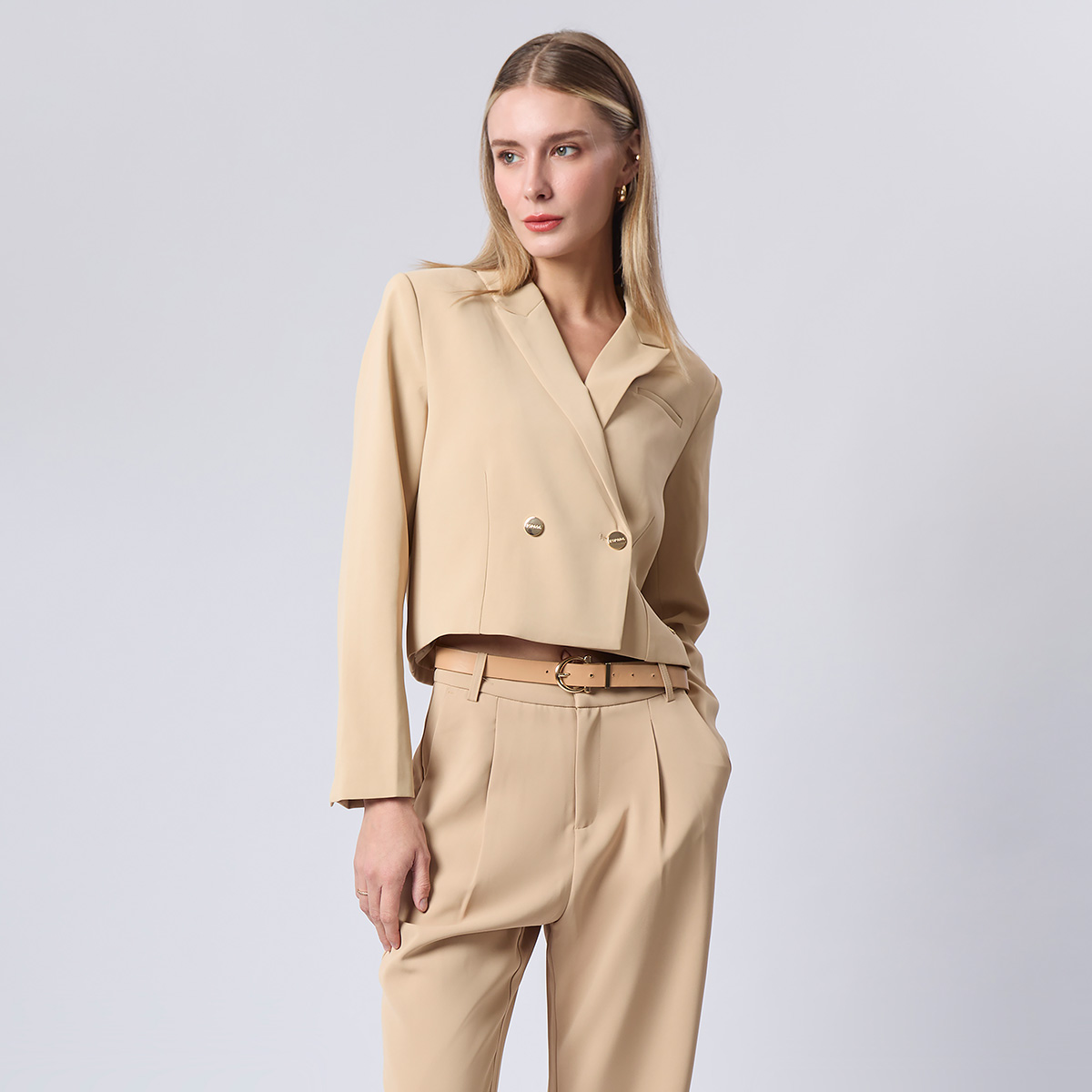 ESPADA เสื้อเบลเซอร์ ทรงครอป ผู้หญิง สีเบจ | Blazer | 04984 ราคา 1,817 บาท*ส่งฟรี