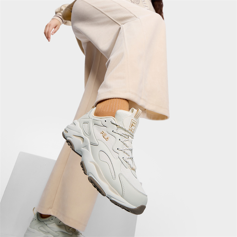 รองเท้าผ้าใบ รองเท้าลำลองผู้หญิง FILA Vintage Collection Abrasion Resistance Low top ผู้หญิง Snow/Haze Grey F12W422113FSV ราคา 10,203 บาท*ส่งฟรี
