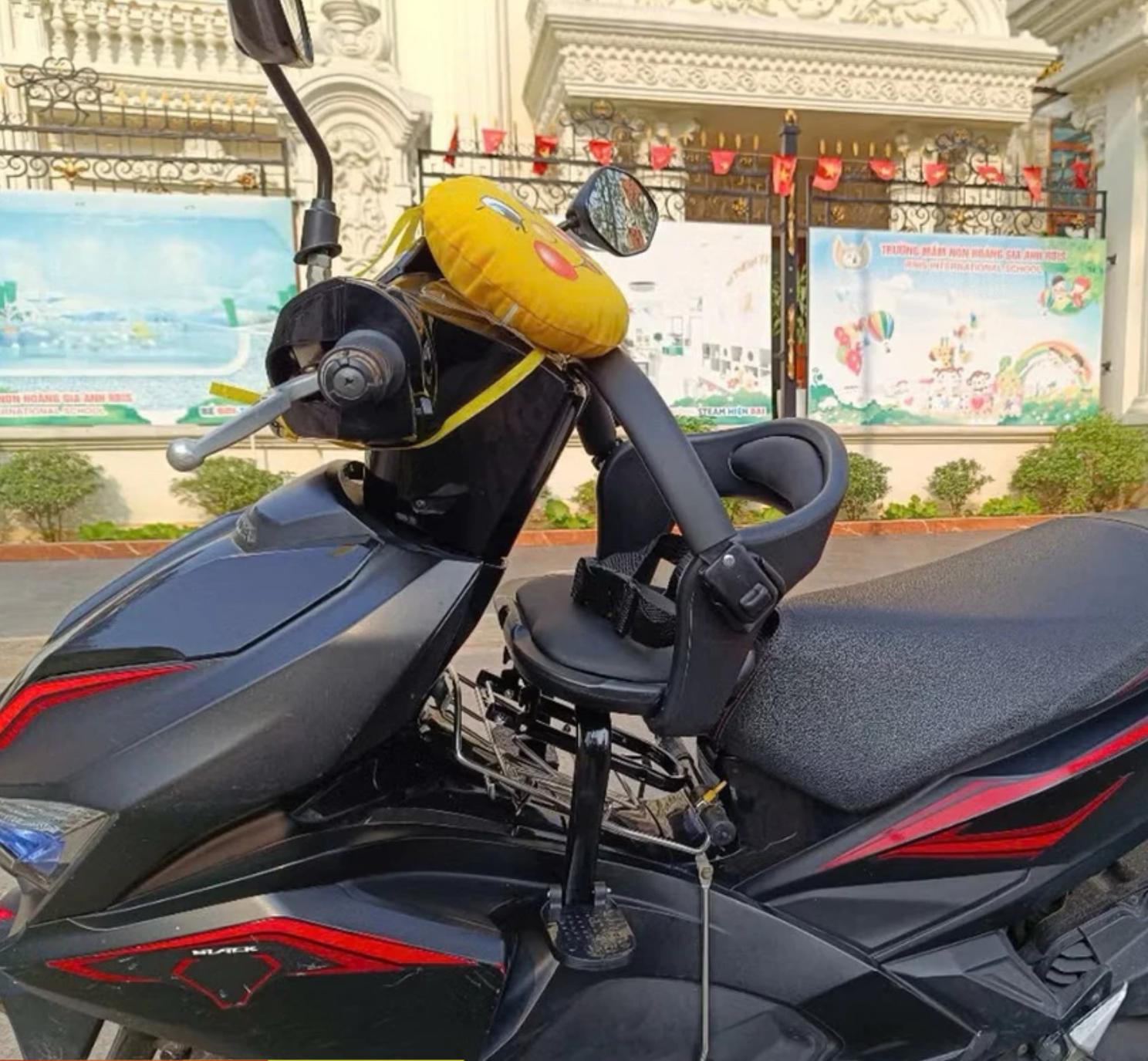 Ghế ngồi trước xe mã 106 cho Airblade, Exciter, NVX, Xe Côn, Xe số cho bé 8 tháng - 4 tuổi. Thiết kế an toàn, dễ lắp đặt chất lượng cao