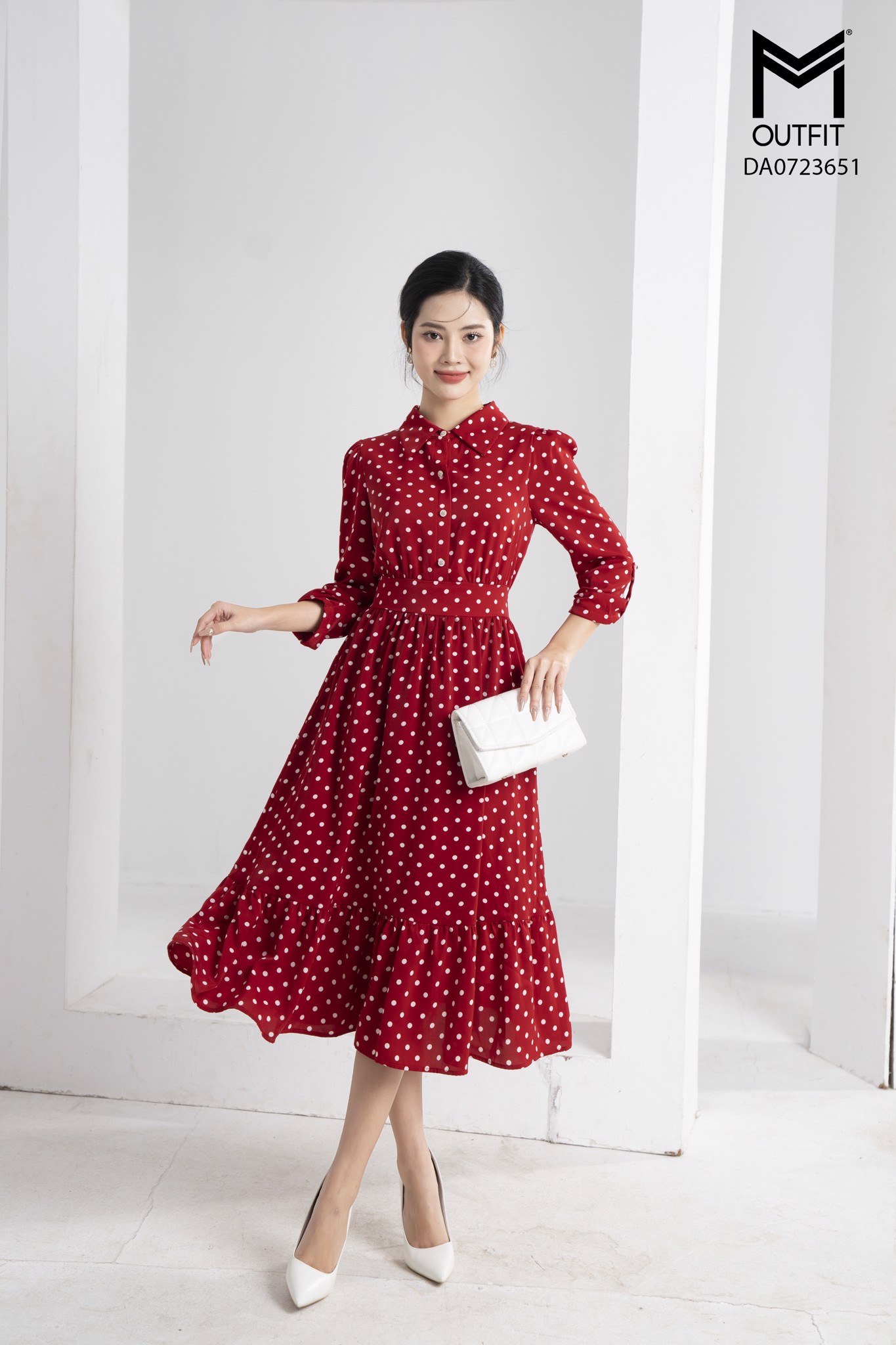 Đầm dáng xòe, cổ đức, tay lỡ
