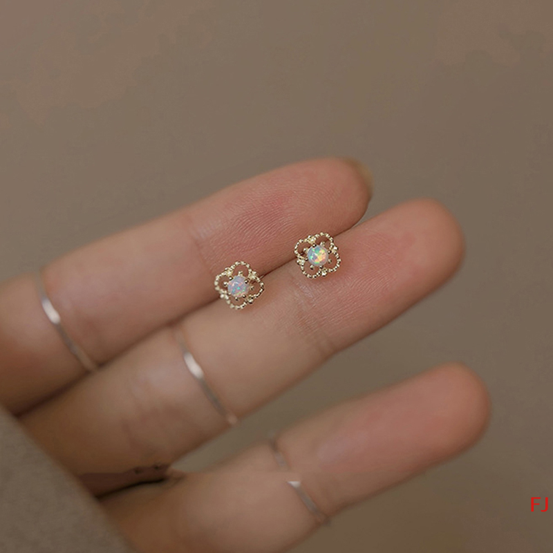 💕FJ💕 Hoa Stud Bông tai nữ mini tối giản thích hợp thiết kế rỗng Moonstone hoa nhỏ Bông tai bông tai