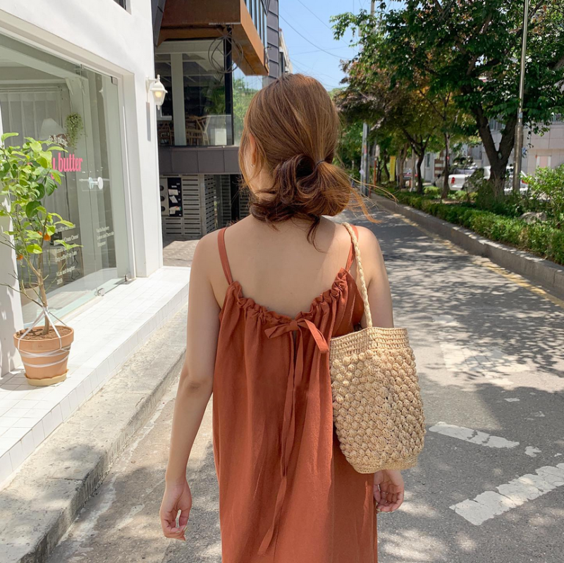 Hàn Quốc Chic Mùa Hè Nhẹ Nhàng Thiết Kế Sau Lưng Xuyên Thấu Dây Rút Buộc Dây Dáng Suông Rộng Dáng Dài Khoét Sâu Hai Dây Đầm Nữ