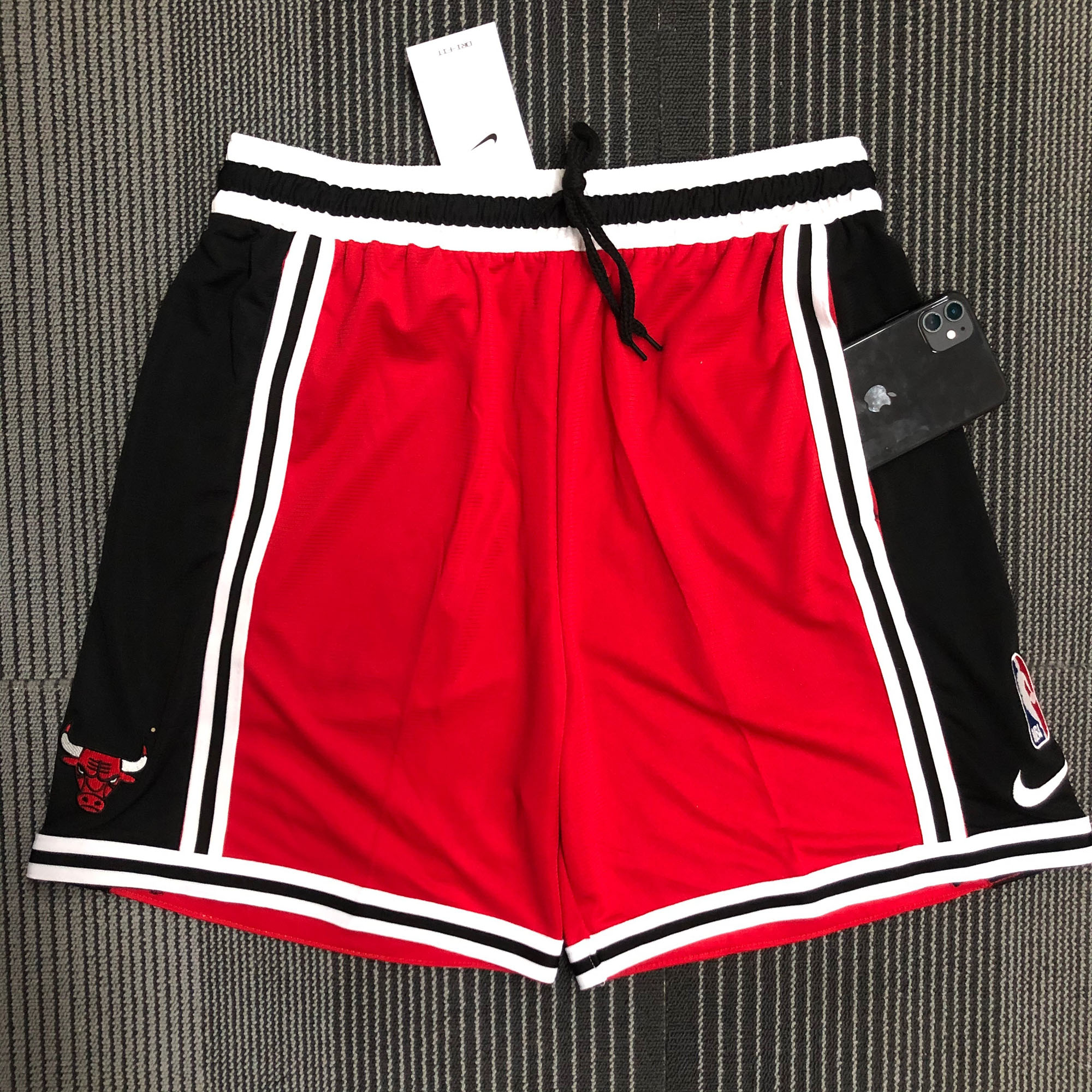 Red chicago hot sale bulls shorts