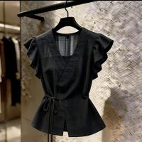 NIkyLundun   เสื้อเชิ้ตแขนกุดสไตล์เกาหลี คอวี ผ้าเนื้อนุ่ม มีชายระบายและเชือกผูกเอว ดูเรียบหรู ใส่แล้วดูเพรียวสวย
