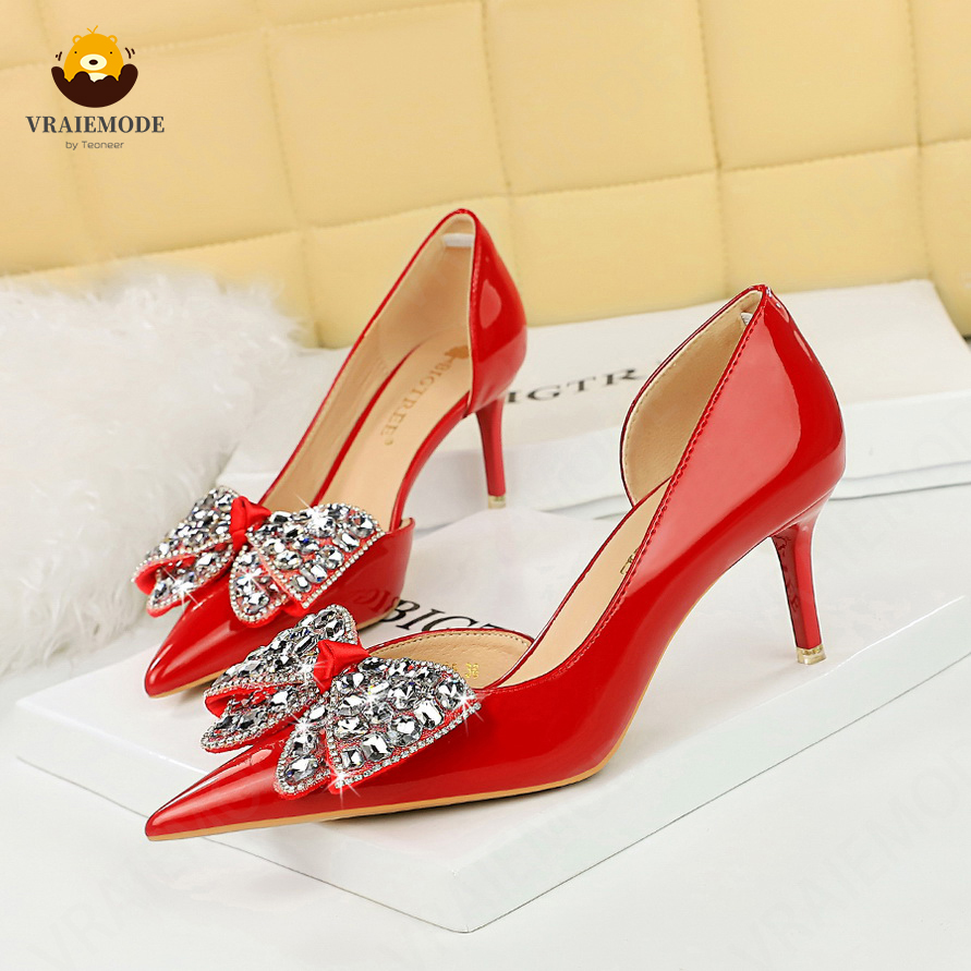 Fashion High-Heeled Shoes Hollow Woman Pumps Pointed Toe Stiletto High Heels with crystal Party Women Shoes ราคา 1,046 บาท*ส่งฟรี