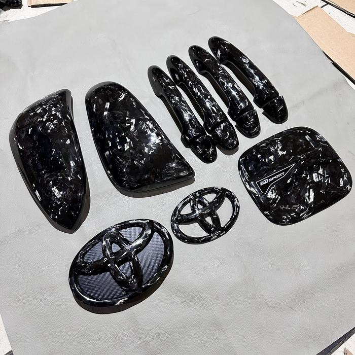 PAKET CARBON FORGED HANDLE SPION TANK COVER LOGO TOYOTA FORTUNER VRZ GR -nanas shop9 Harga 5,280,000 rupiah*Gratis Ongkir