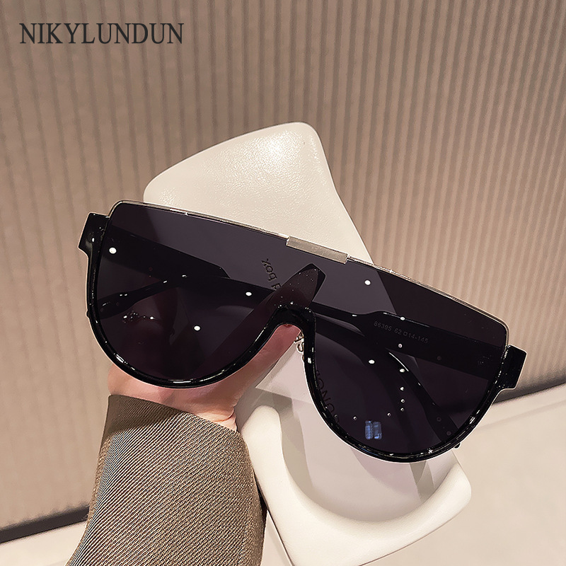 NIkyLundun แว่นตากันแดดทรงอวิเอเตอร์ไซส์ใหญ่แฟชั่นสำหรับผู้หญิง ดีไซน์หน้ากากป้องกันแสงแดด ป้องกันรังสียูวี 400 เทรนดี้เหมาะกับการถ่ายภาพในเมือง ราคา 64 บาท*ส่งฟรี