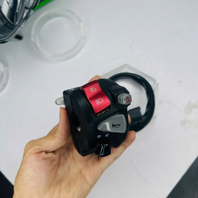 Cùm Cb650r chính hãng kèm nút CNC Passing bấm sẵn đời xe (ghi chú đời xe) BẢO HÀNH 1 NĂM