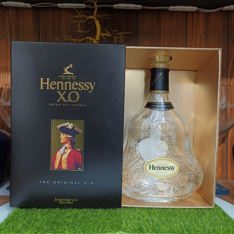 Vỏ chai rượu ngoại Hennessy Xo Full Box Xuất xứ Pháp 700ml dáng đẹp, nút kim loại mạ vàng (chai rỗng)