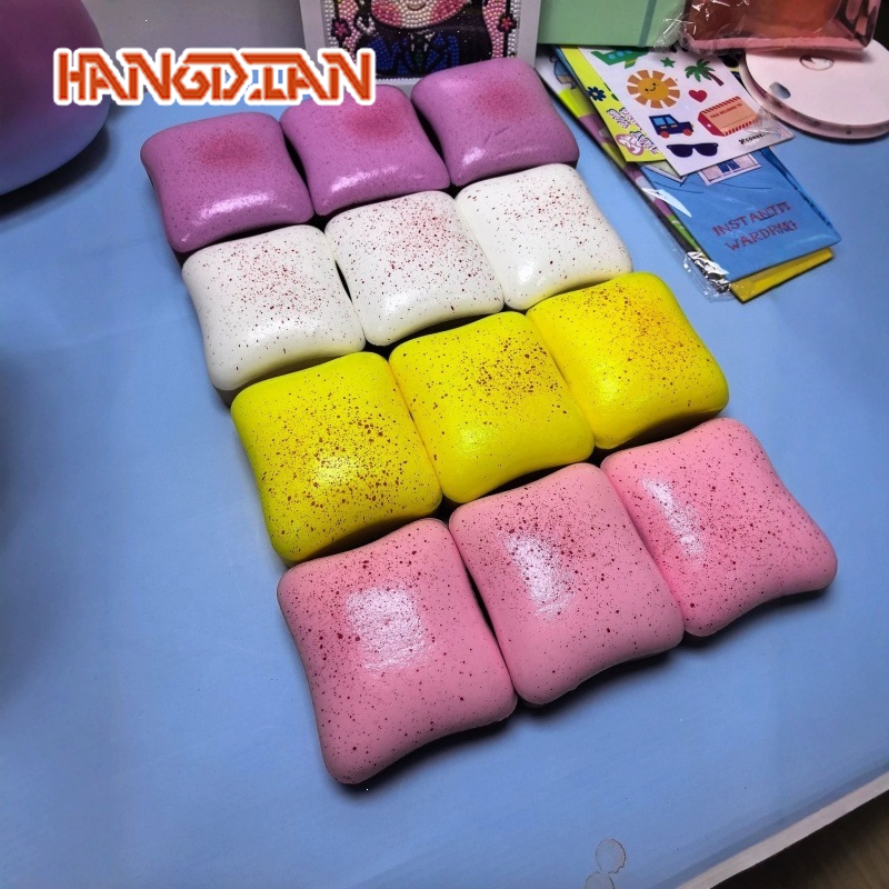 HANGDIAN Cute Strawberry Face Squishy Toy Slow Rebound Stress Relief Fidget ราคา 70 บาท*ส่งฟรี