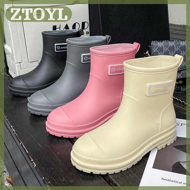 ZTOYL รองเท้าบูทกันฝนสำหรับผู้หญิง, รองเท้าแฟชั่นกันลื่นสำหรับใช้ในห้องครัวกันน้ำ2025พื้นรองเท้านุ่ม ราคา 229 บาท*ส่งฟรี