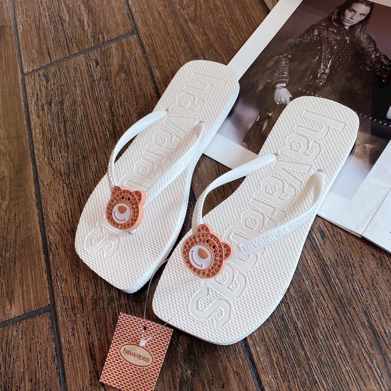 Dép Kẹp Nữ Charm Gấu Dâu Mũi Vuông Đi Biển Mùa Hè - iDép DL100